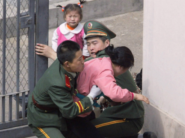 Resultado de imagen de north korean family life